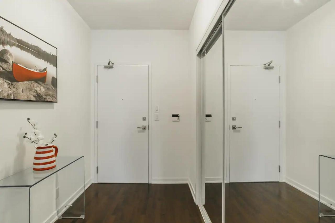 Luxury 2-Bedroom Condo Parking, View Of Cn Tower Toronto Eksteriør billede